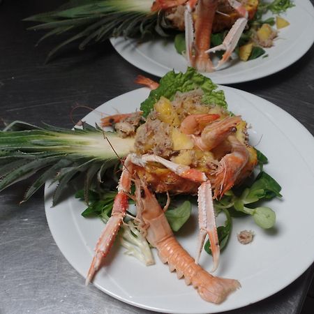Logis Hotel Restaurant Le Commerce Guichen 外观 照片