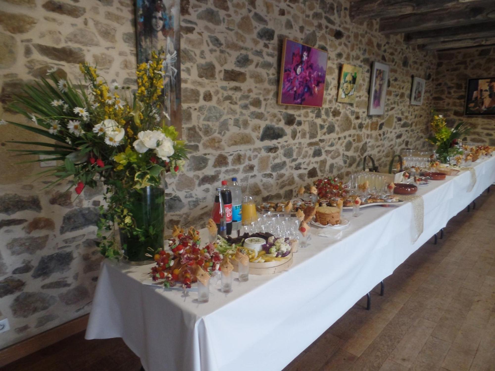 Logis Hotel Restaurant Le Commerce Guichen 外观 照片