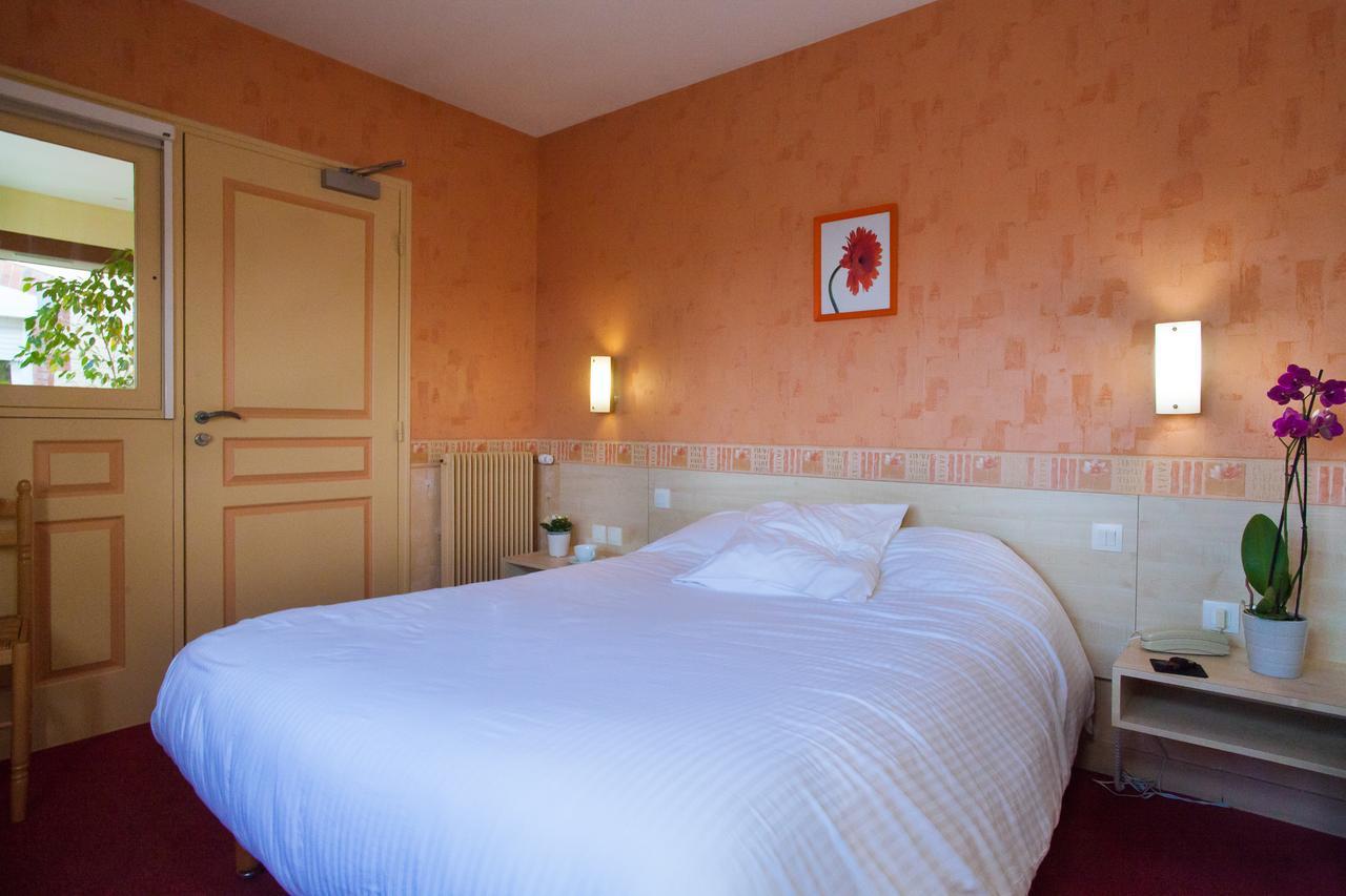 Logis Hotel Restaurant Le Commerce Guichen 外观 照片